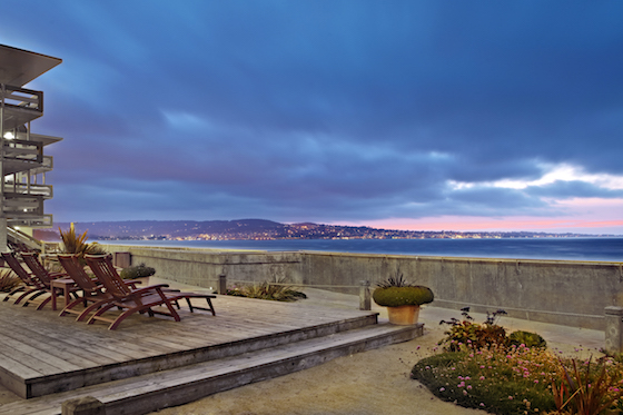 The outdoor deck at Monterey Tides 