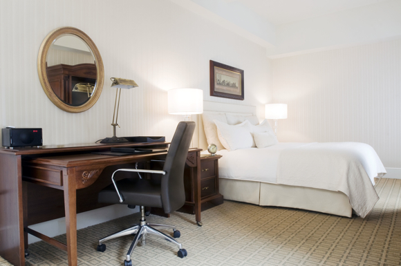 During the final phase of the refresh, all 209 of The Benjamin’s suites and guestrooms were enhanced with cream-colored bedding, grommet-adorned headboards, clock radio systems with iPod docks, new carpeting and executive desk chairs.