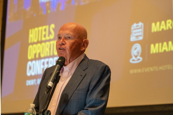 Lee Pillsbury addresses the crowd at HOTELS Opportunities Conference
