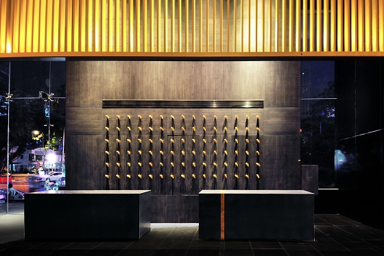 A square pattern adds impact to the wall behind the concierge desk.