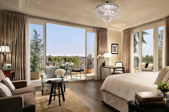 Giambelli chose vast glass windows throughout the suite’s bedroom and living room to allow guests to enjoy views of Milan throughout the day and night.