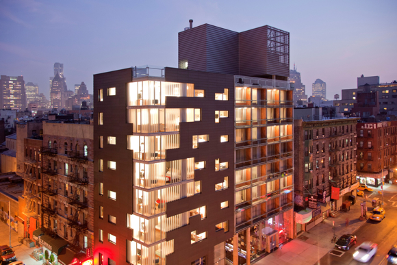 The hotel’s design emphasizes connectivity with the architecture of Nolita. The ground floor has a glass façade, and guestrooms offer private balconies or floor-to-ceiling windows. Photos used courtesy of Floto+Warner