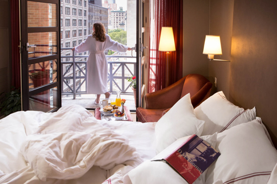 Hotel Giraffe - Library Collection (Stefano Pinci)