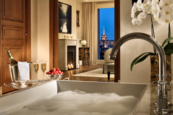 The tub was placed strategically so guests can enjoy a view on the Madonnina while relaxing in a hot bath.