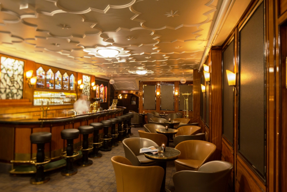 Bar 1910, formerly called M&M Bar, has been sensitively renewed. A low ceiling height, clusters of leather tub chairs and marble cocktail tables, soft illumination from the wall lamps and recessed soffit lights help create the handsome, clubby feel of a private members’ bolthole.