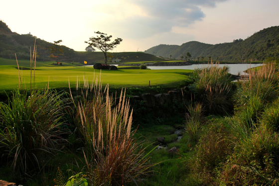 Sanya Dragon Valley Hot Spring & Golf Resort, which will include Swissôtel Sanya, features one of the most exclusive 18-hole golf courses in the region.