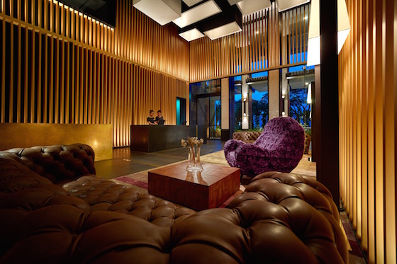 The lobby is equipped with Italian-made furniture with leather and fur.