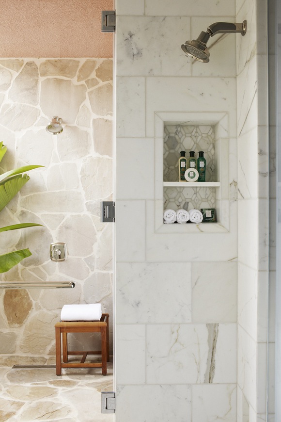 The Presidential Bungalows boast the only private outdoor showers in Los Angeles.