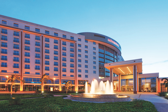 Mövenpick Ambassador Hotel Accra is located downtown, in the Ghanaian capital’s central business district.