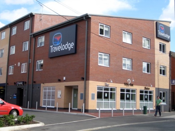 Exterior of the Travelodge Wakefield Hotel, located in Wakefield, U.K. Photo by Mike Kirby/CC