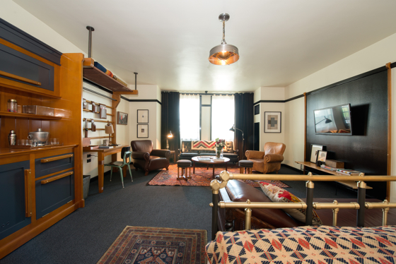 Clubby guestroom at Commune's Chicago Athletic Association